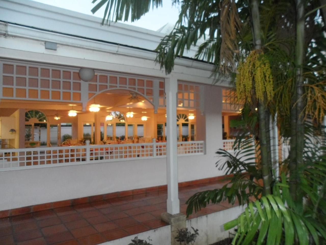 Hotel Pommarine Bridgetown Zewnętrze zdjęcie